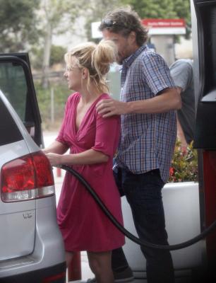 Britney Spears and Jason Trawick Get Romantic At A Gas Station